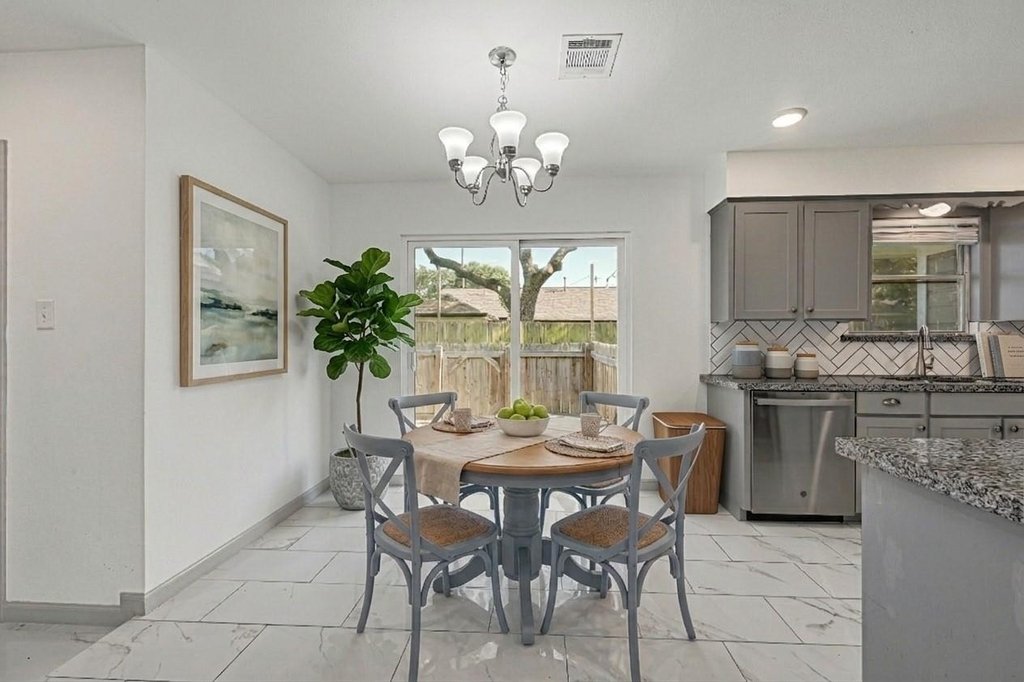 209 W 6th Street - Photo 7