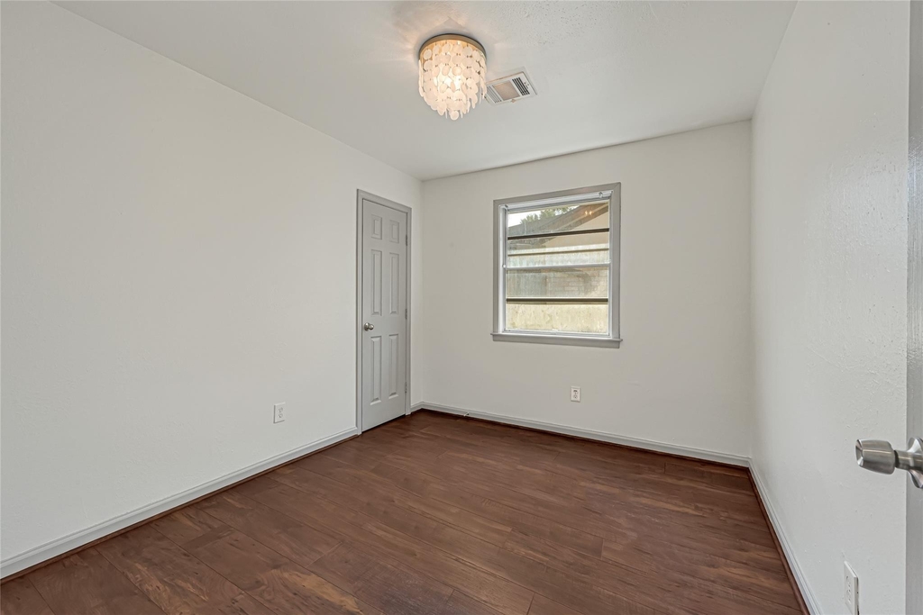 209 W 6th Street - Photo 21