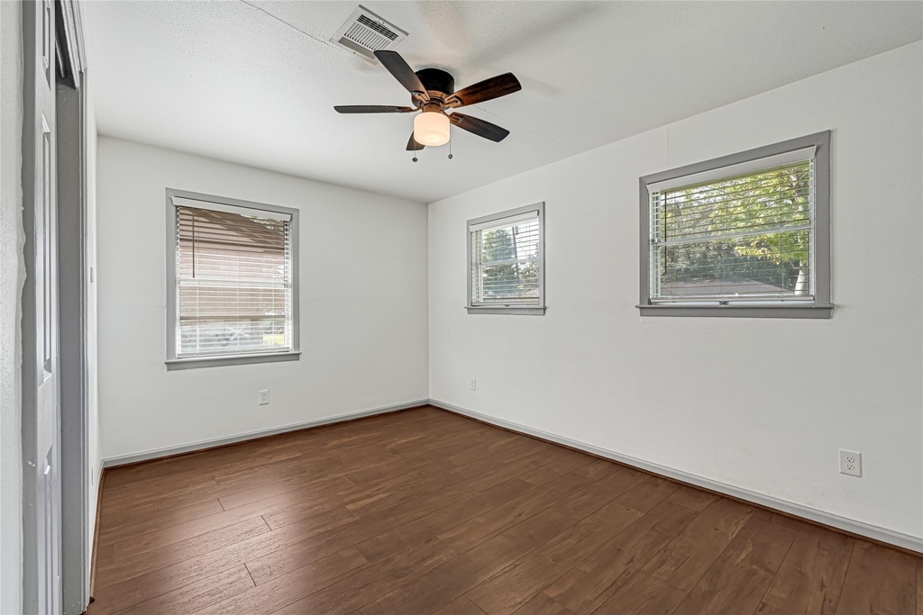 209 W 6th Street - Photo 17