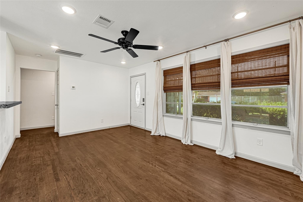 209 W 6th Street - Photo 8