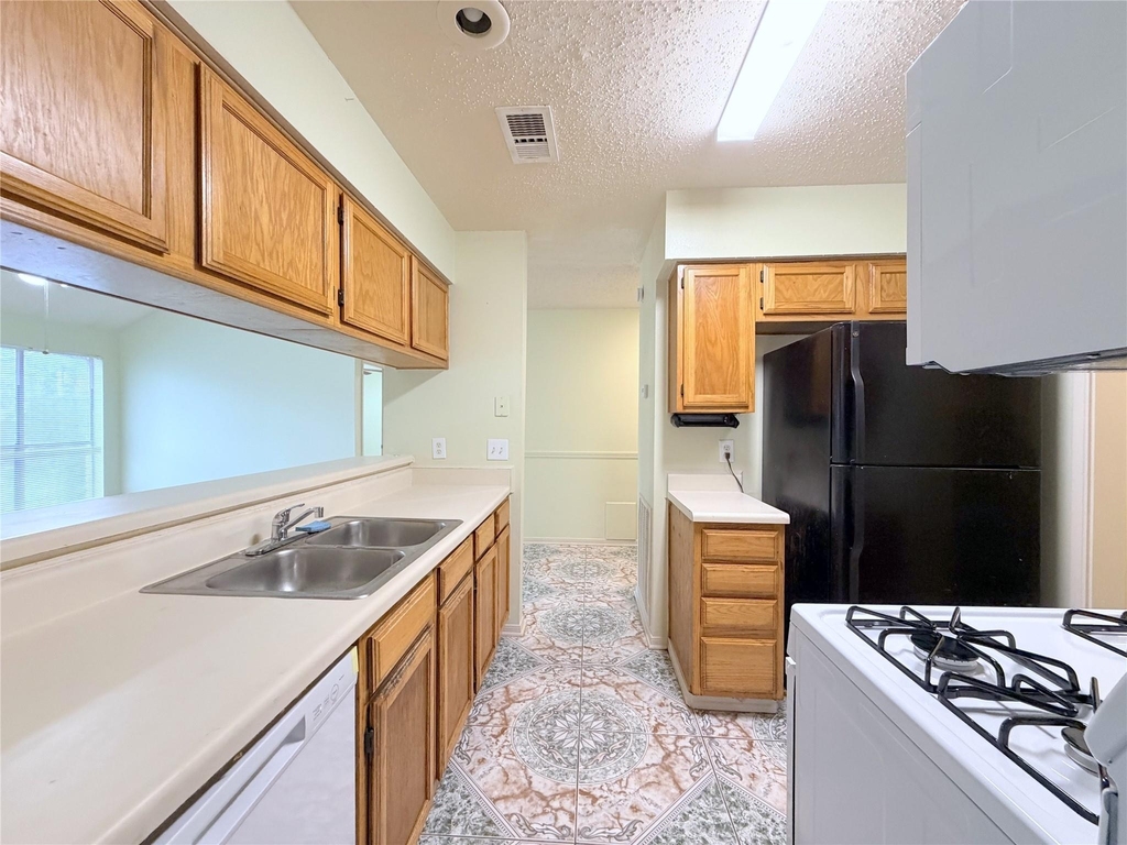 6711 Prairie Village Drive - Photo 3