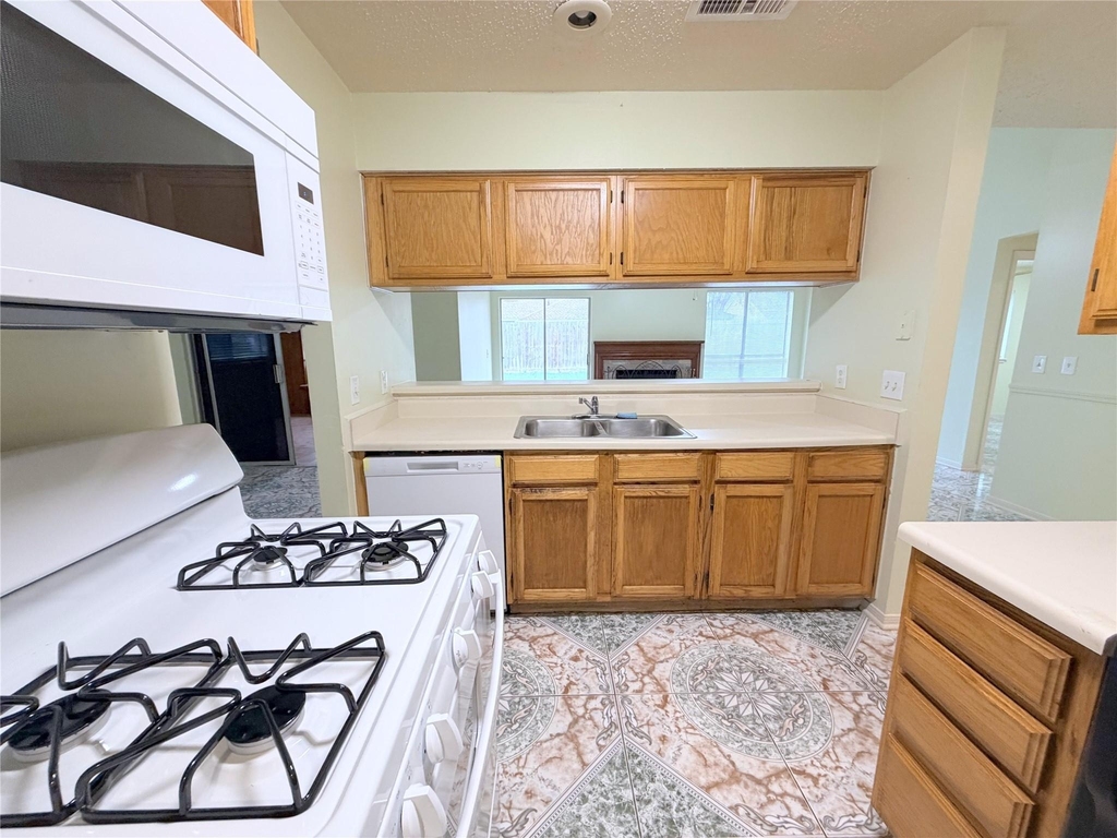 6711 Prairie Village Drive - Photo 5