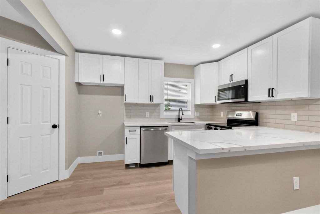 6909 Anderson Street - Photo 6