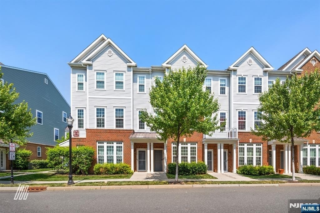 107 Wesmont - Photo 0
