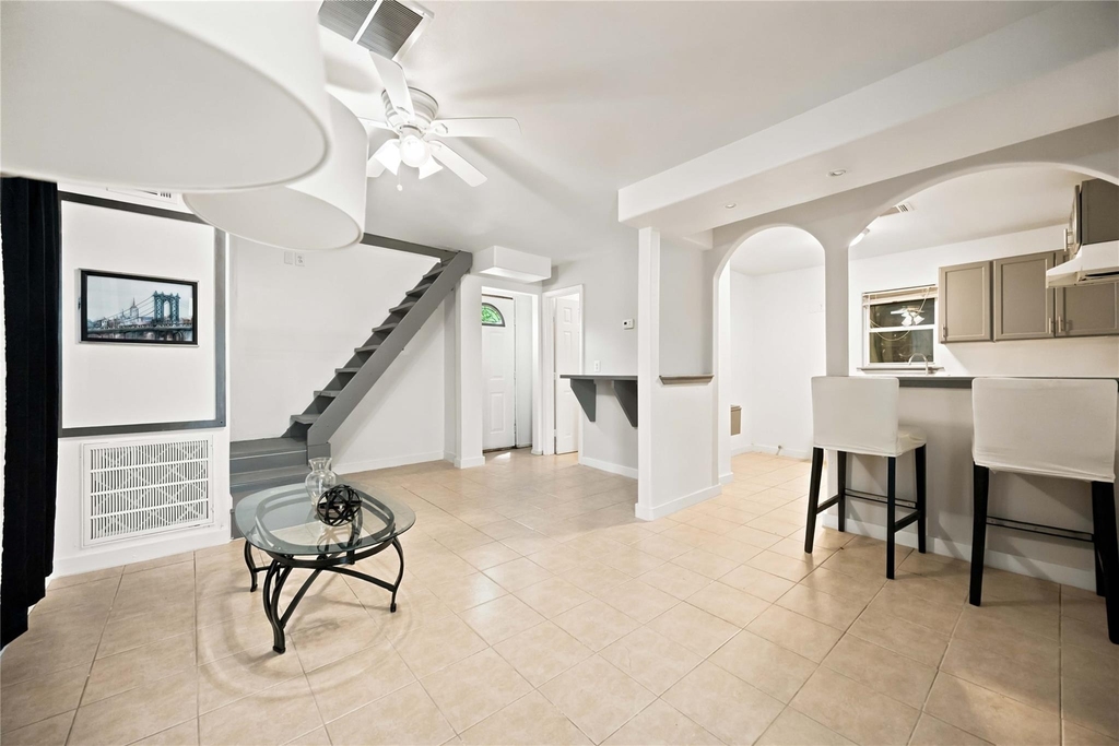 824 W 17th Street - Photo 5