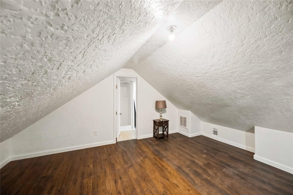 824 W 17th Street - Photo 8