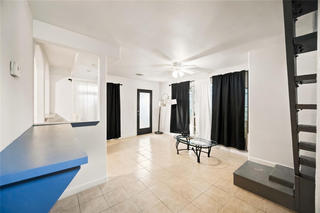824 W 17th Street - Photo 1