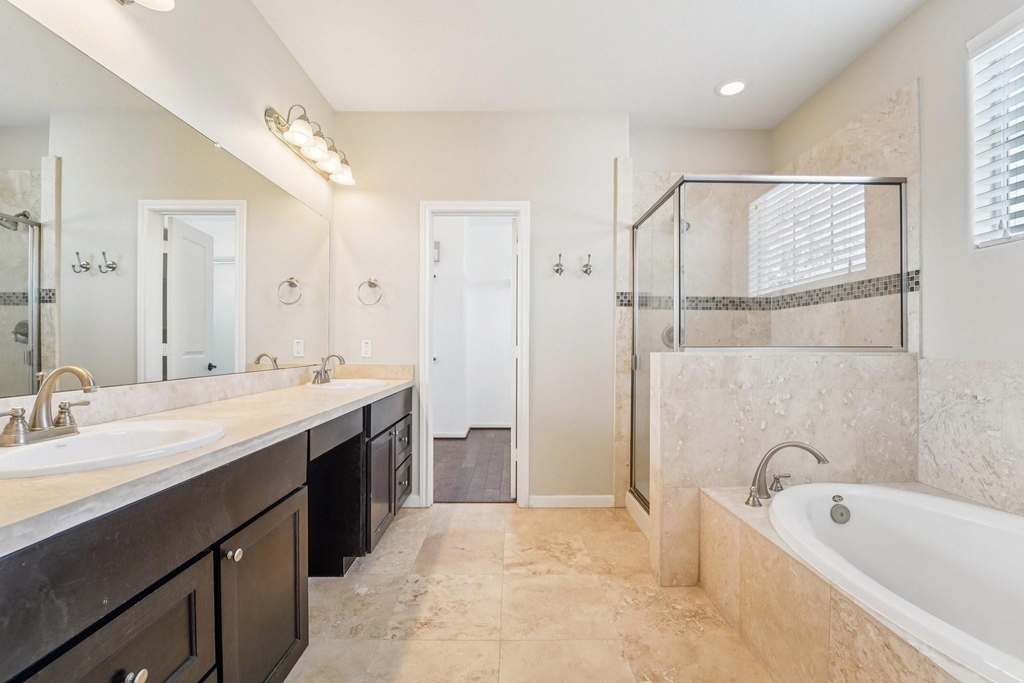 2421 Beall Street - Photo 2