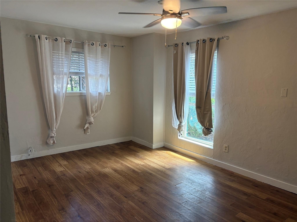 1209 N Roberson Street - Photo 7