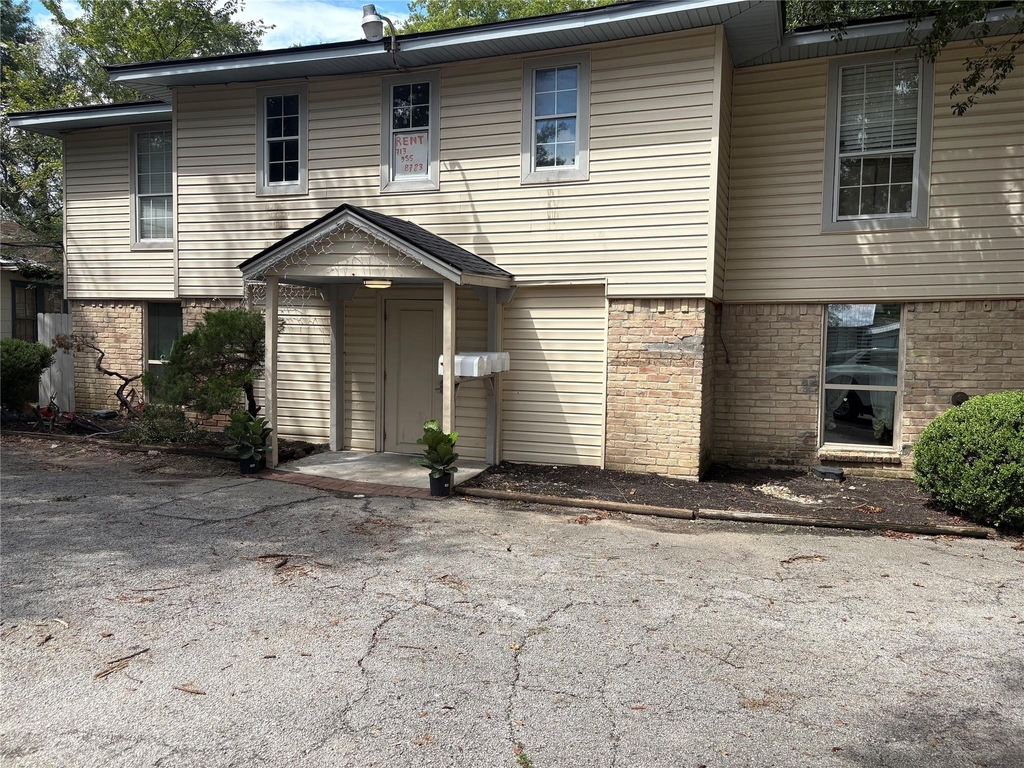 1209 N Roberson Street - Photo 0