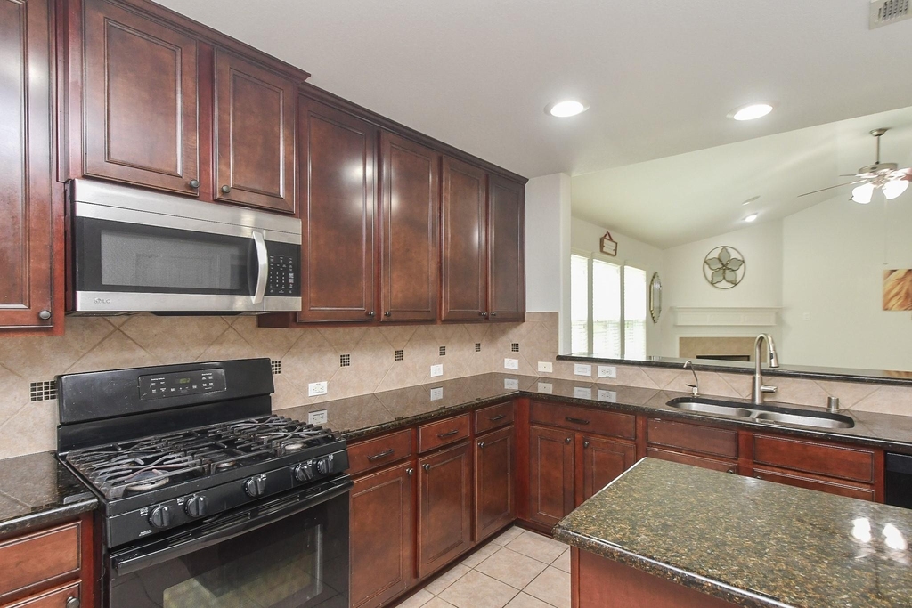 18302 Mable Pond Ln - Photo 10