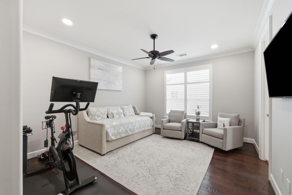 315 E 24th Street - Photo 17