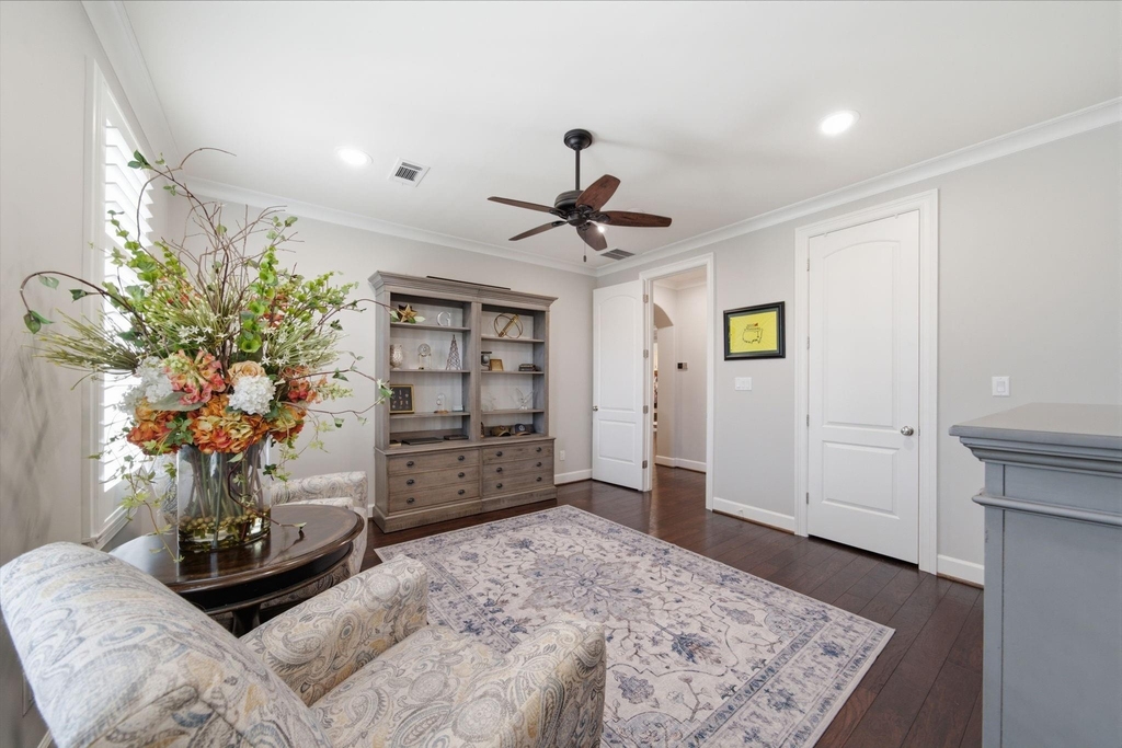 315 E 24th Street - Photo 18