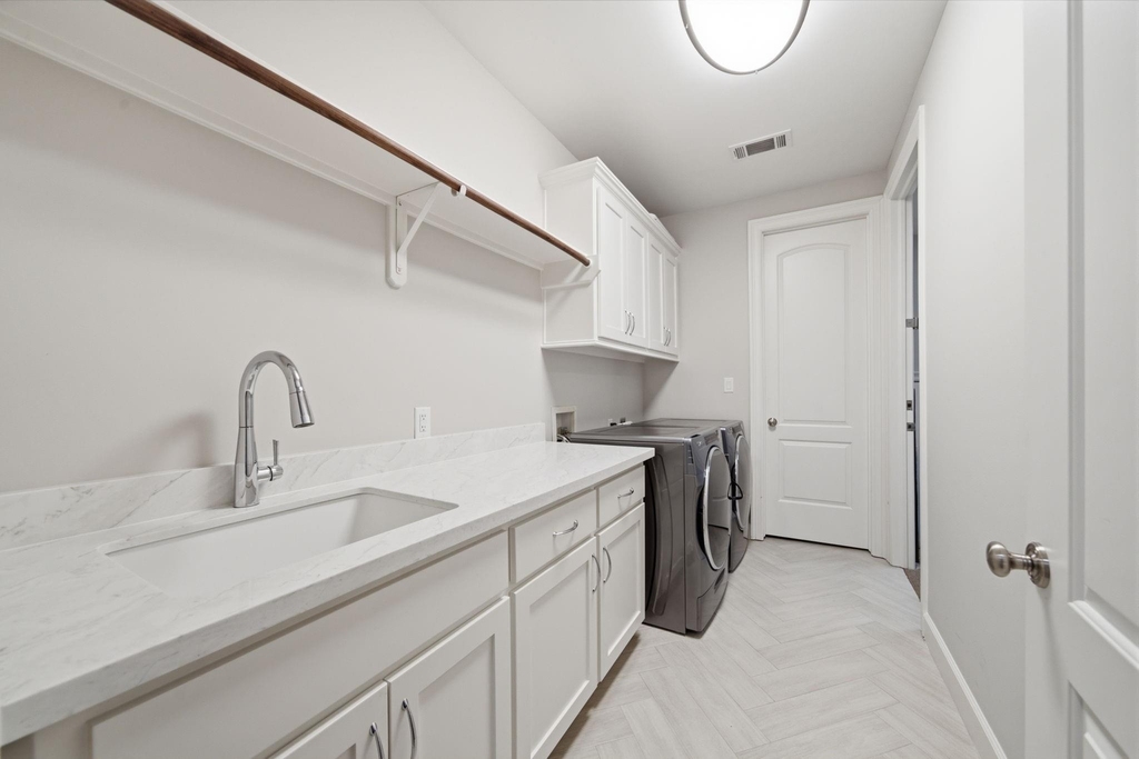 315 E 24th Street - Photo 30