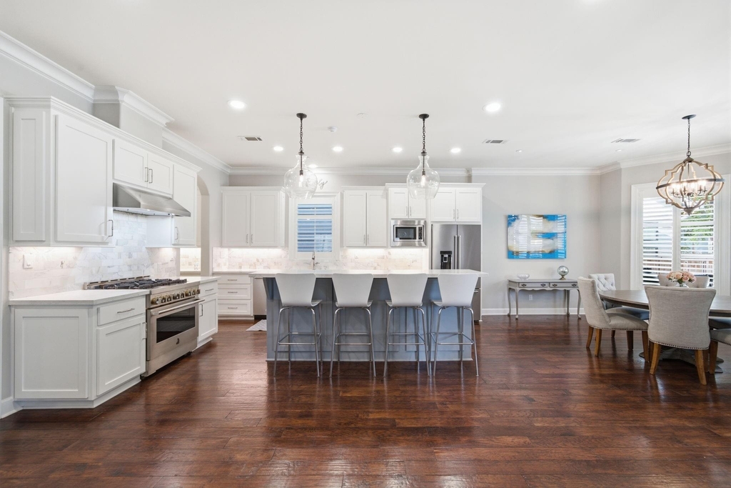 315 E 24th Street - Photo 9