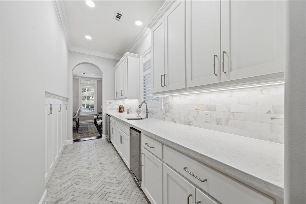 315 E 24th Street - Photo 11
