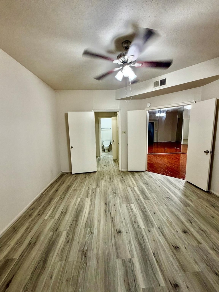 2213 S Braeswood Boulevard - Photo 2