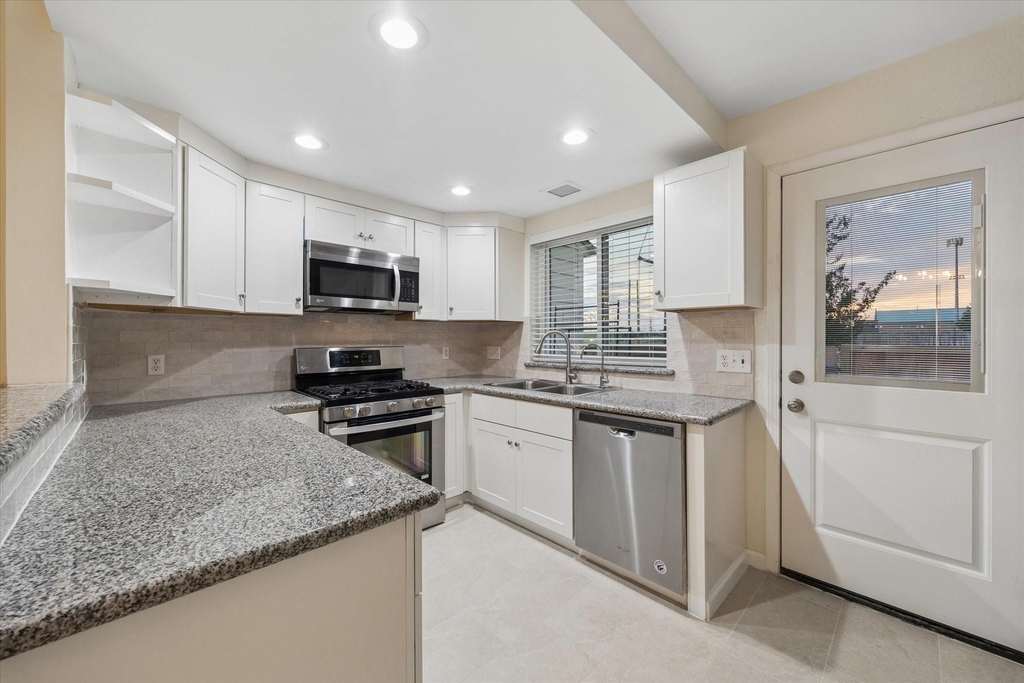 2808 Grants Lake Boulevard - Photo 4