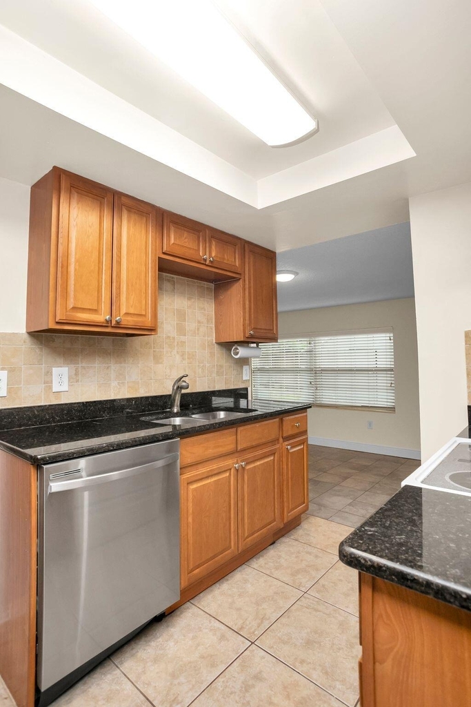 557 Buckingham Avenue - Photo 12