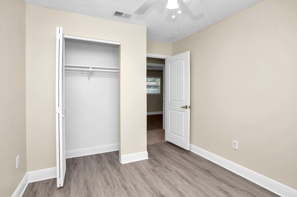 557 Buckingham Avenue - Photo 17