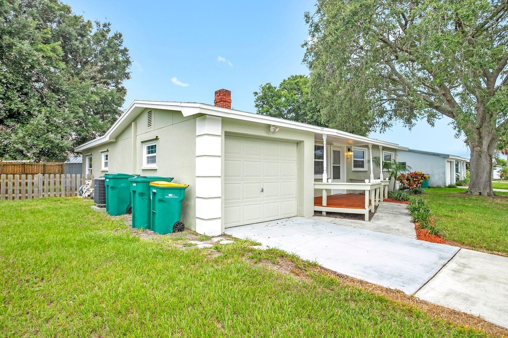 557 Buckingham Avenue - Photo 3