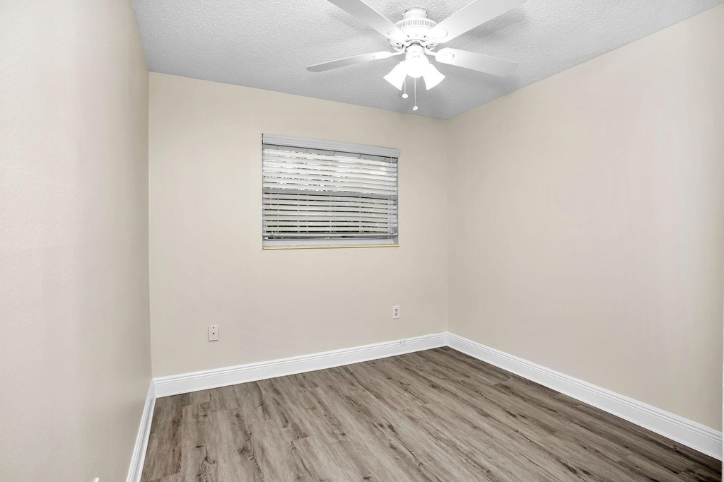 557 Buckingham Avenue - Photo 16