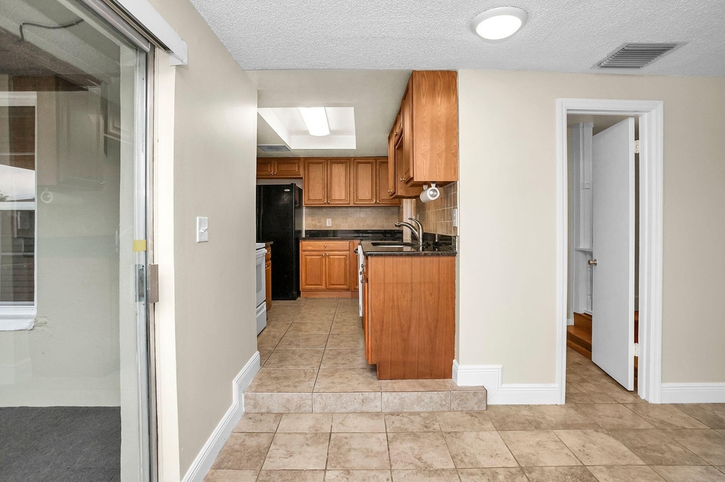 557 Buckingham Avenue - Photo 13