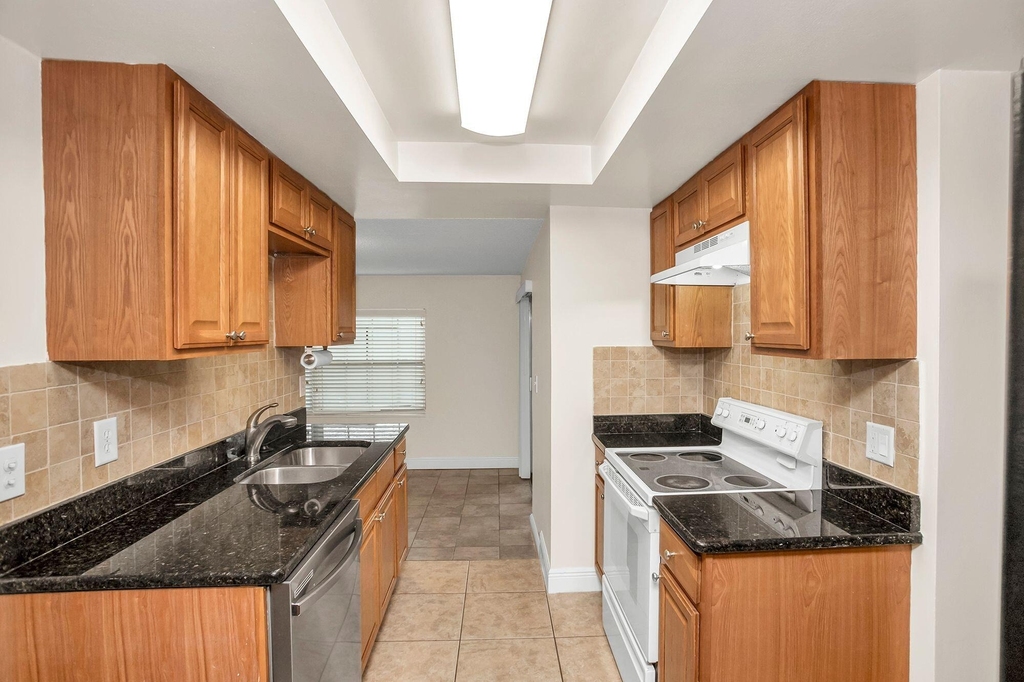557 Buckingham Avenue - Photo 10