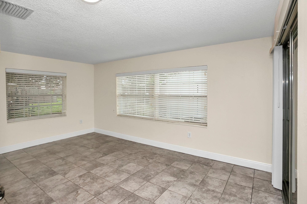557 Buckingham Avenue - Photo 15