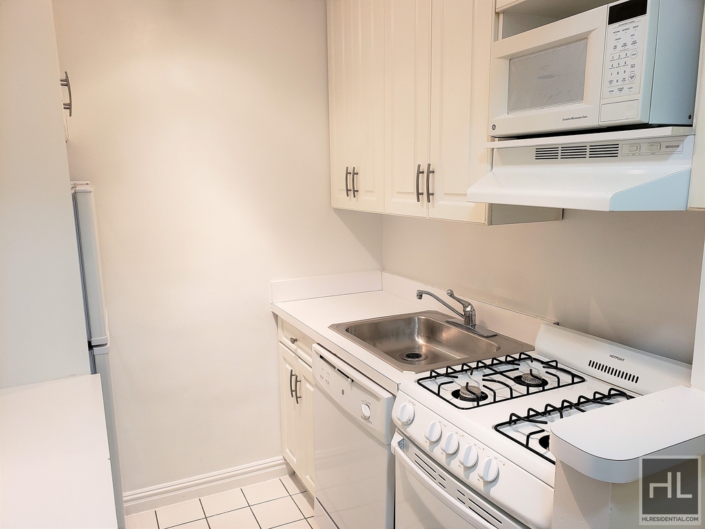 East 80 Street - Photo 3