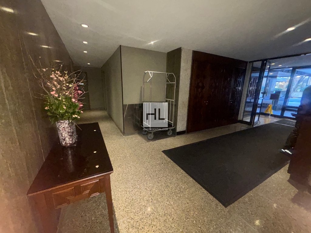 East 49 Street - Photo 7