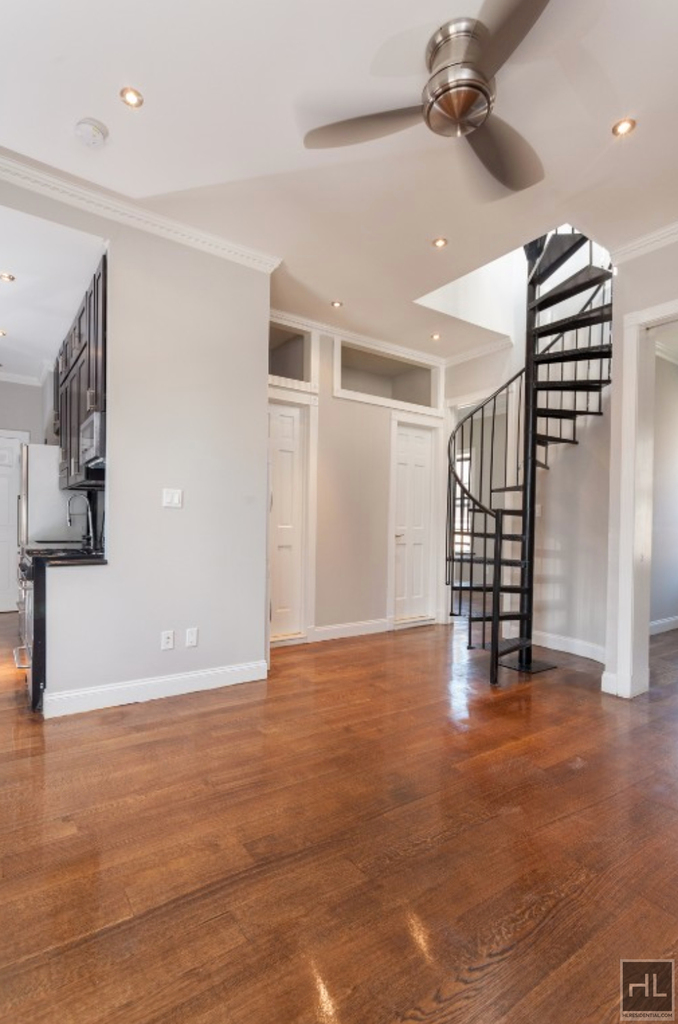 East 100th Street - Photo 2