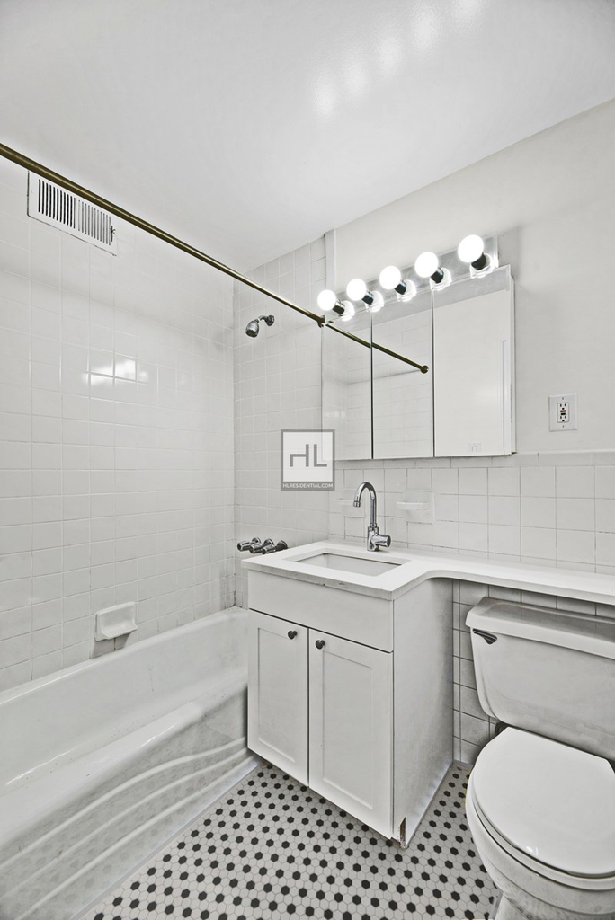 Madison Avenue - Photo 6
