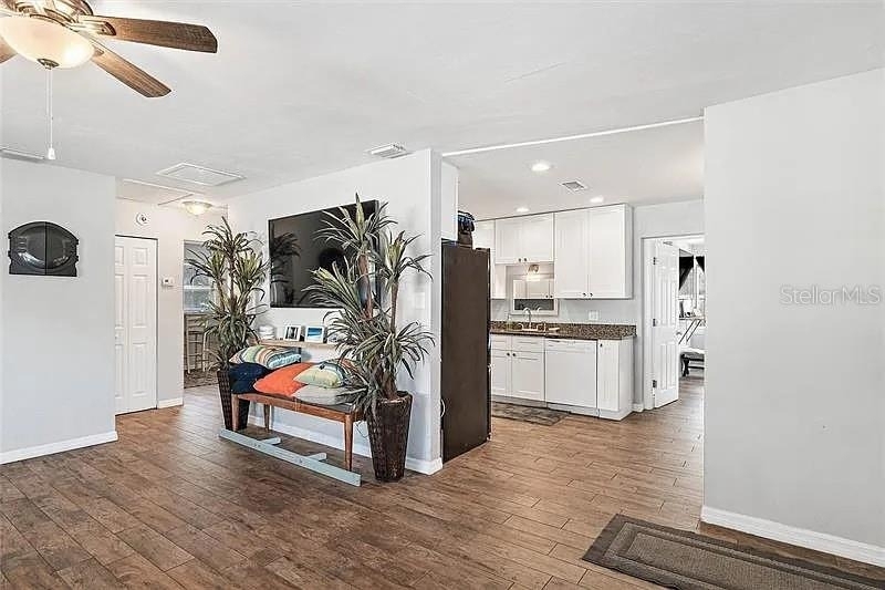 10426 Valencia Road - Photo 4
