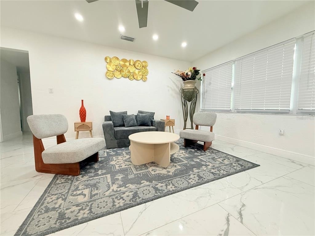 1557 Robinson Drive N - Photo 4
