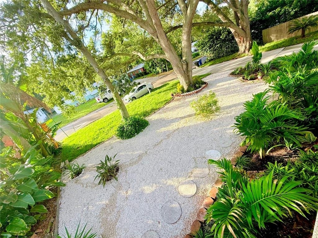 1557 Robinson Drive N - Photo 11