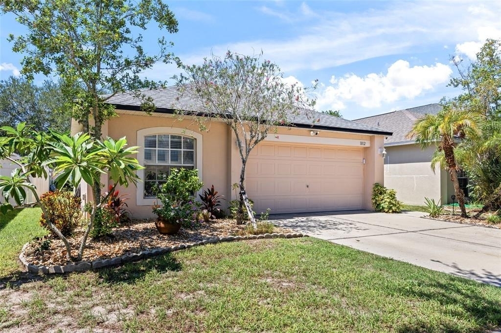 1012 Brenton Leaf Drive - Photo 1