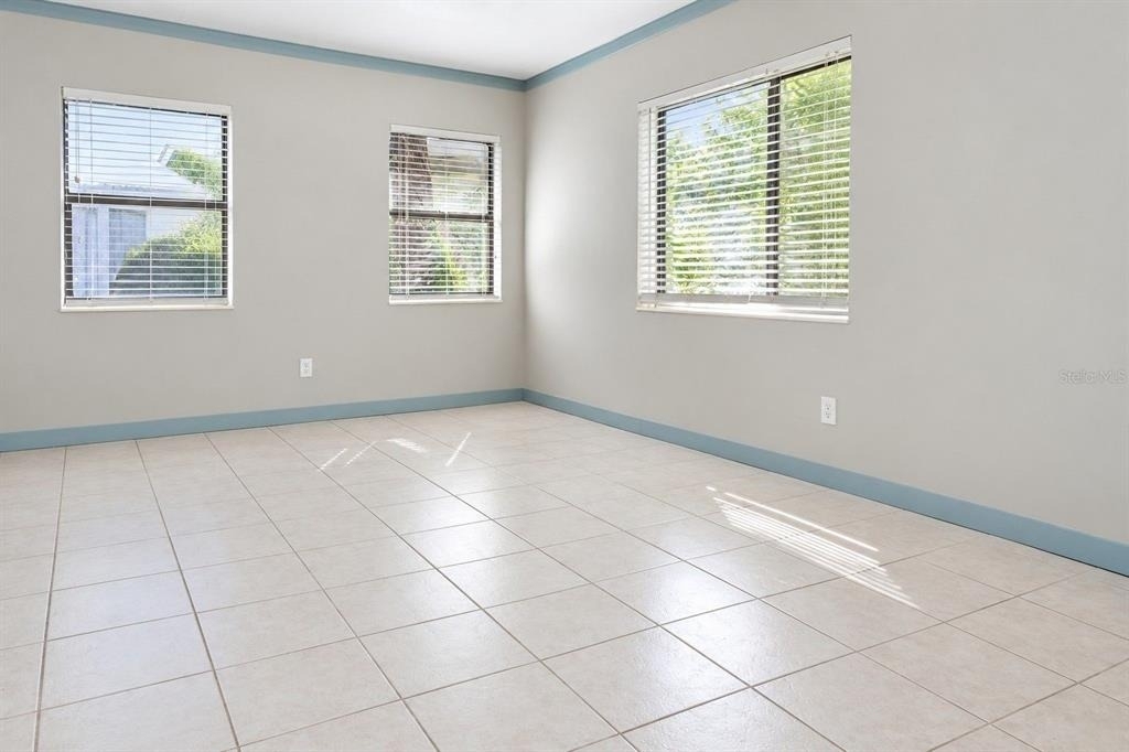 687 Geneva Place - Photo 5