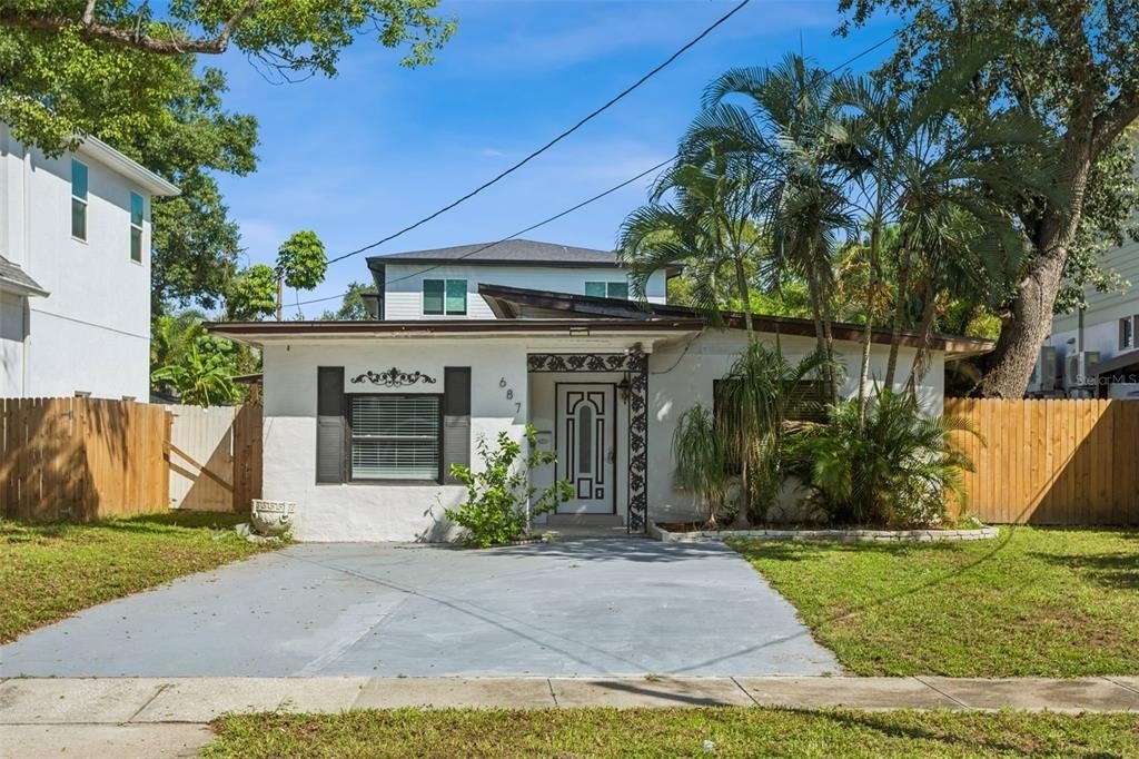 687 Geneva Place - Photo 0