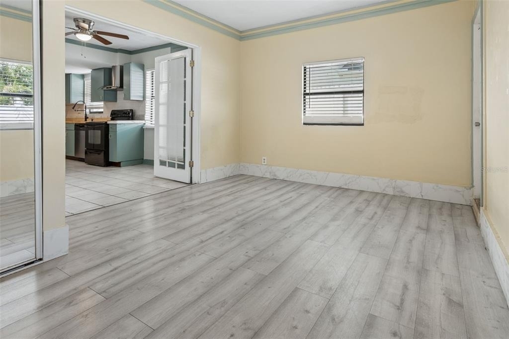687 Geneva Place - Photo 14