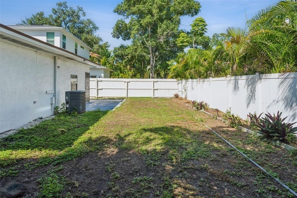 687 Geneva Place - Photo 24