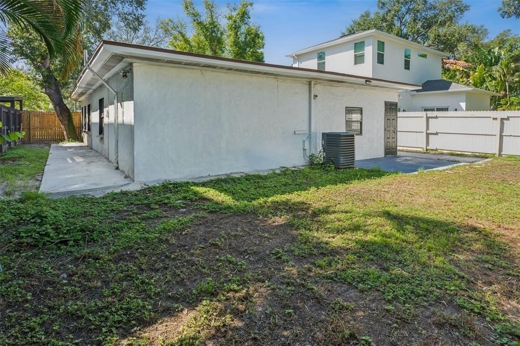 687 Geneva Place - Photo 23