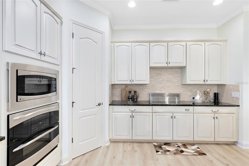 8408 Laureate Boulevard - Photo 7