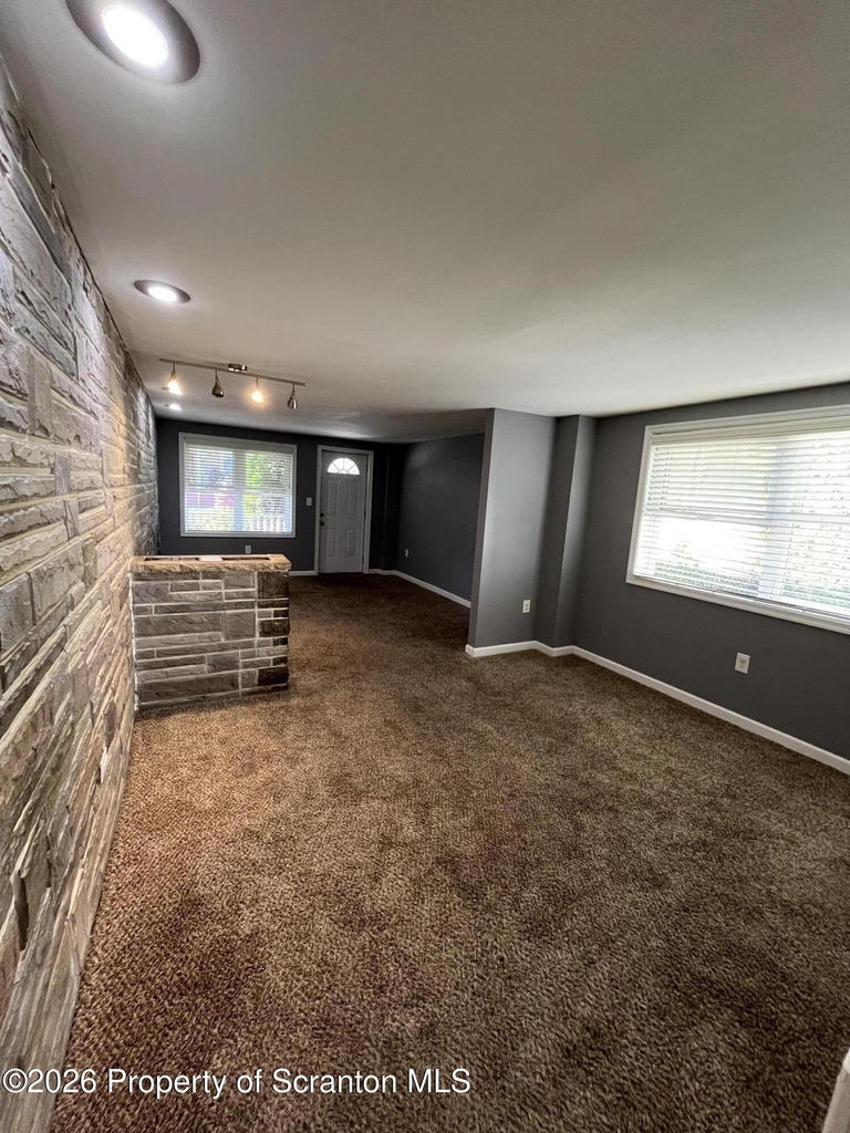532 N Hyde Park Avenue - Photo 2