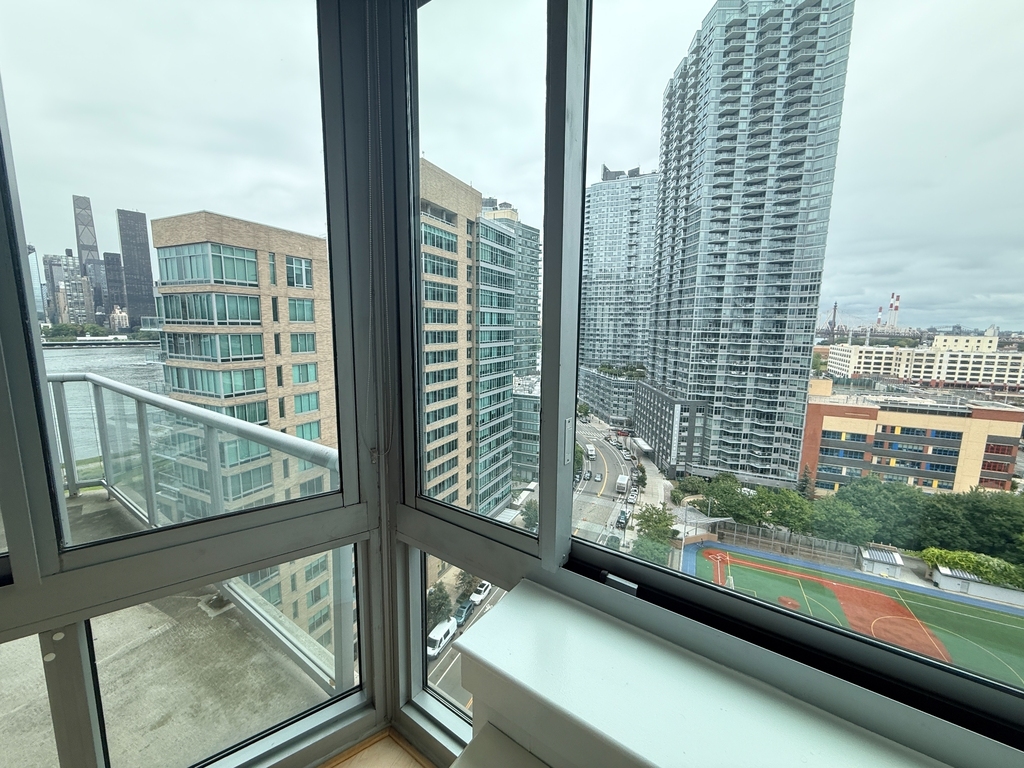 Center Boulevard - Photo 11