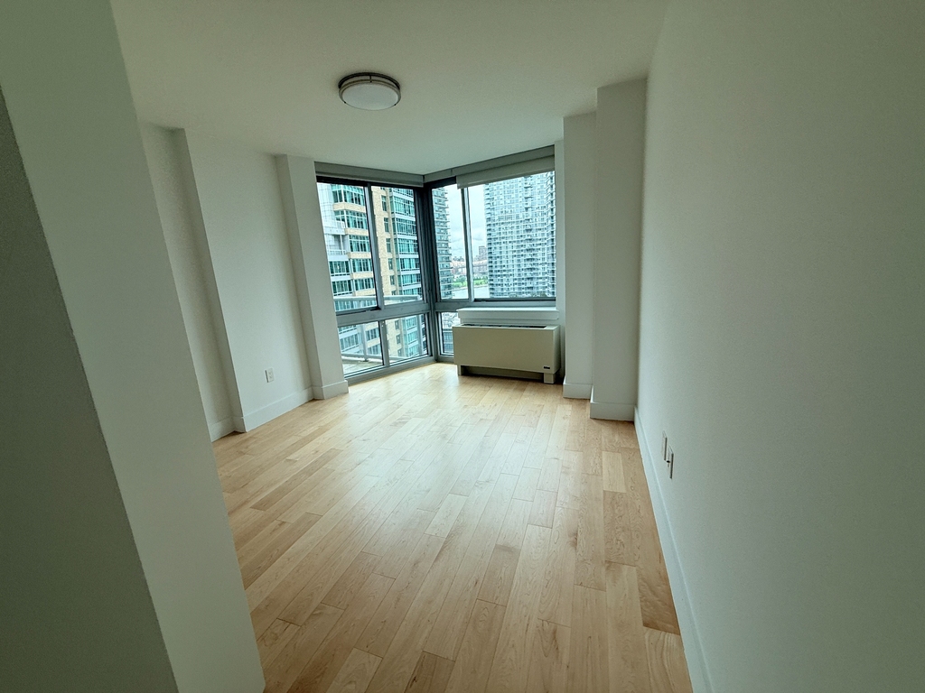 Center Boulevard - Photo 3