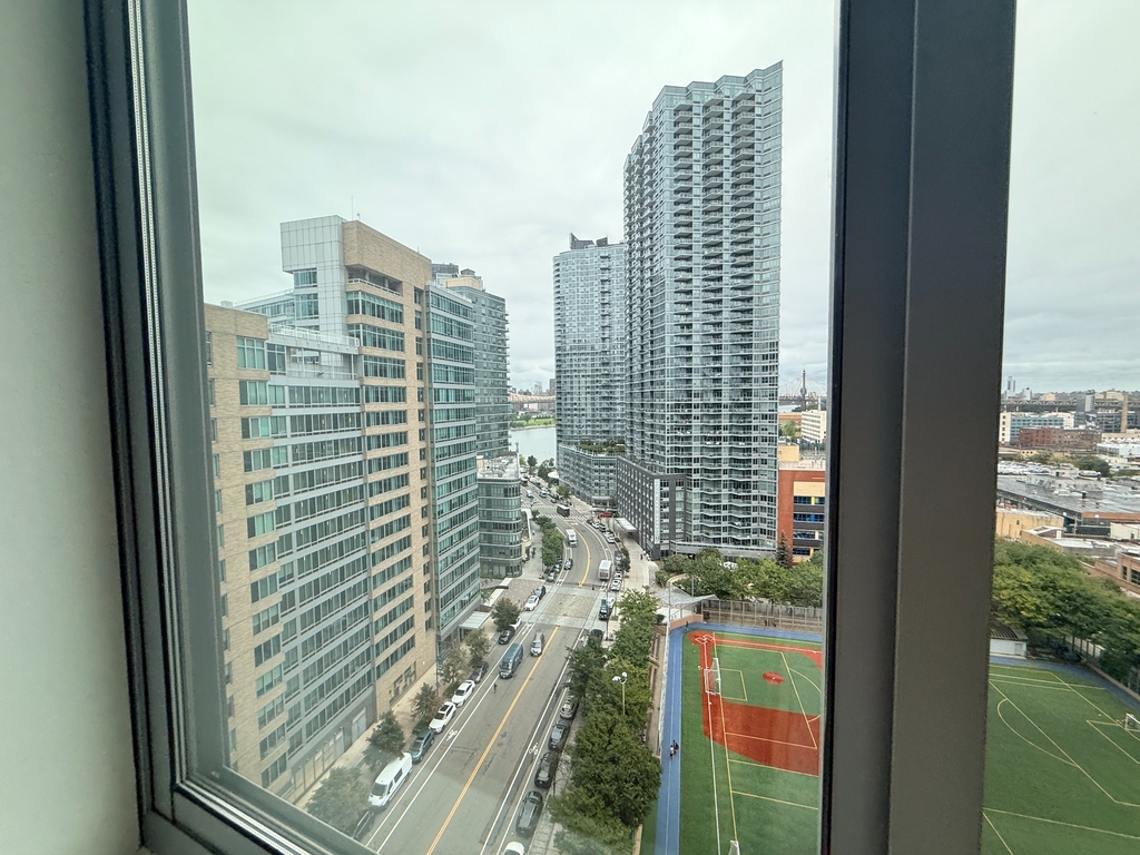 Center Boulevard - Photo 2