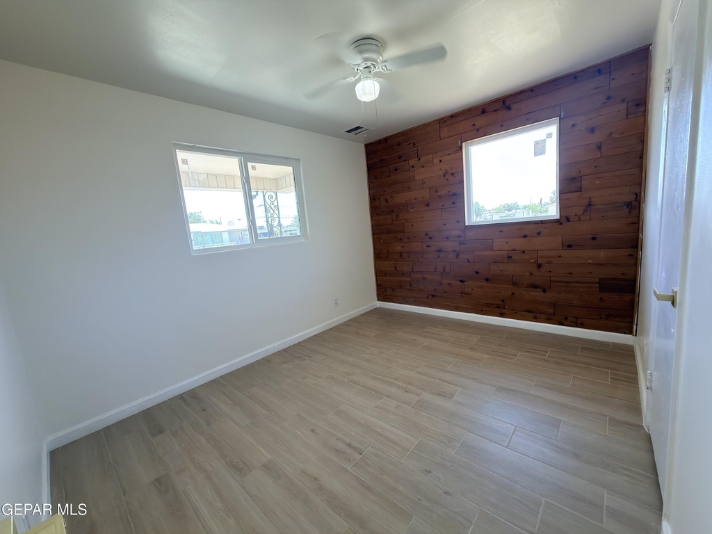 7605 Parkland Drive - Photo 15
