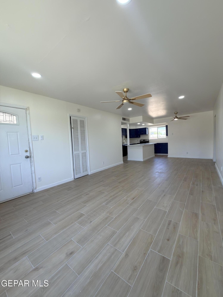 7605 Parkland Drive - Photo 3