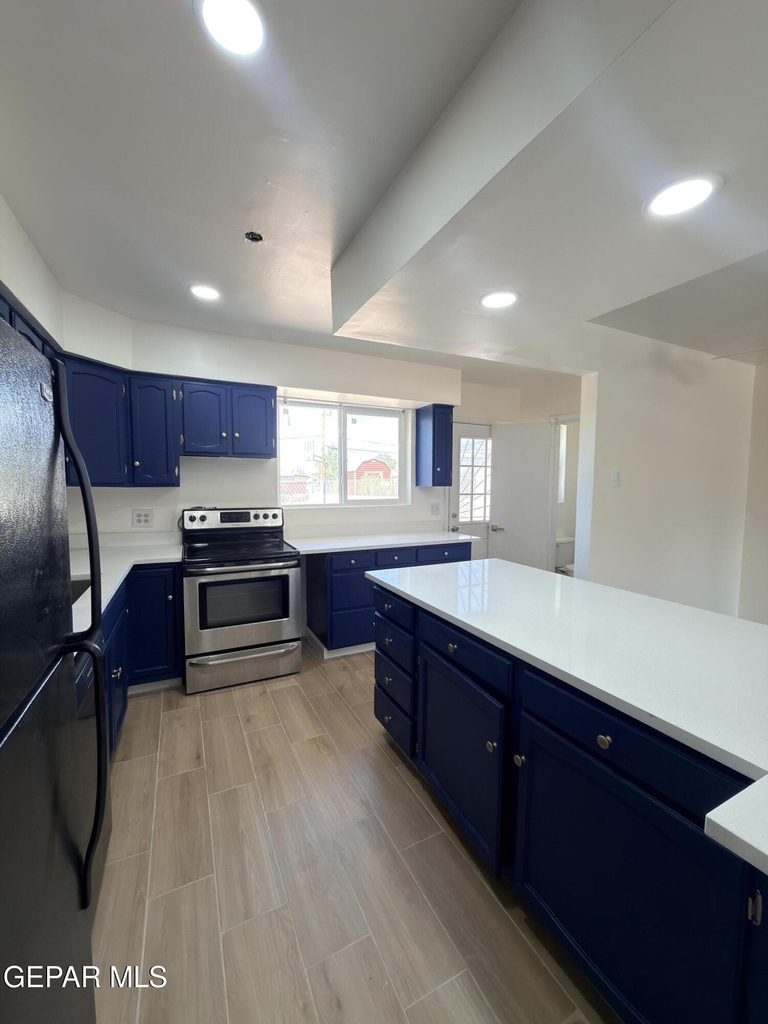 7605 Parkland Drive - Photo 7